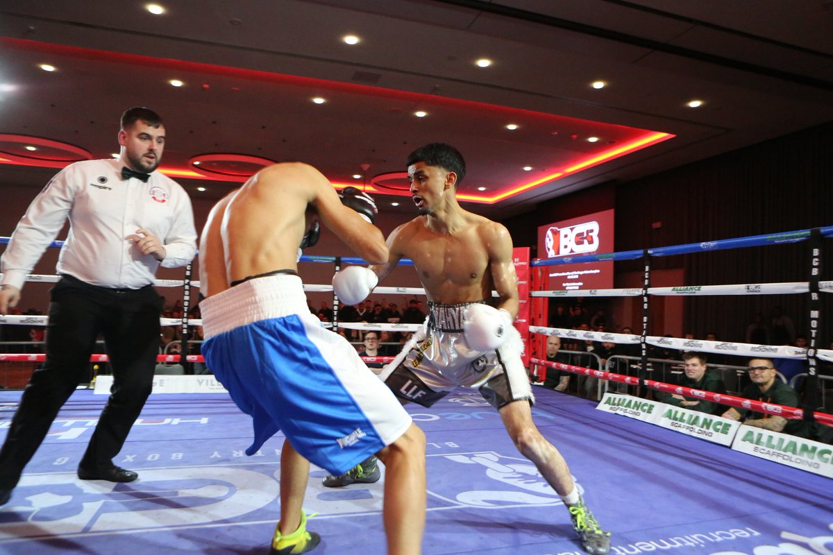 BCB_Boxing's tweet image. 🥊Yahya Abdullah got off to a lighting fast start dropping Juan Alberto Batista twice in the opening round.

The tough Argentinian did well to compose himself and managed to see the remaining three rounds out with Abdullah taking a 40-34 points decision. 

#boxing #NoBackingDown