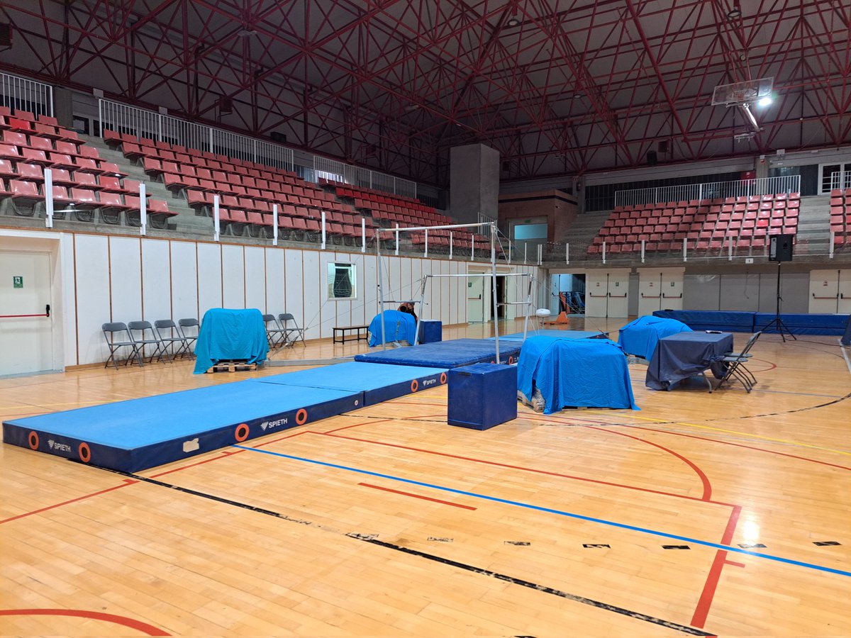 peremontserrat_'s tweet image. Aquest cap de setmana, anys després, torna la gimnàstica artística al Roser Llop de la mà del club local #Moveit i la @GimcatFCG. Ens espera un gran cap de setmana amb la 2a fase del Campionat en Edat Escolar #CAT. Obert a tothom✅️!