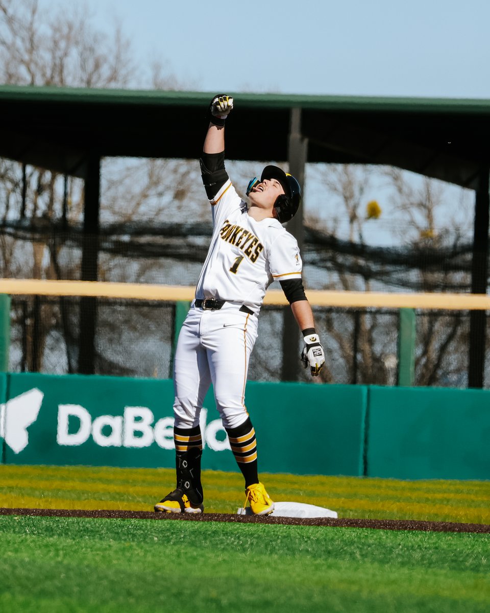 RBI double from Wulf puts us on the board!

E1 | Iowa 1, Washington State 0

#Hawkeyes