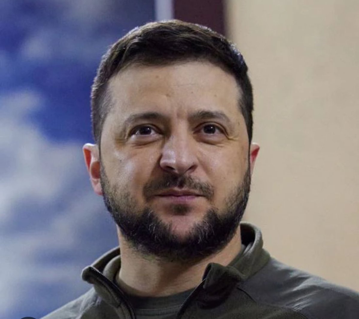 lisa_liberal's tweet photo. On the left is the leader of Ukraine. On the right is Putin’s little bitch. https://t.co/UnmKotdqW7