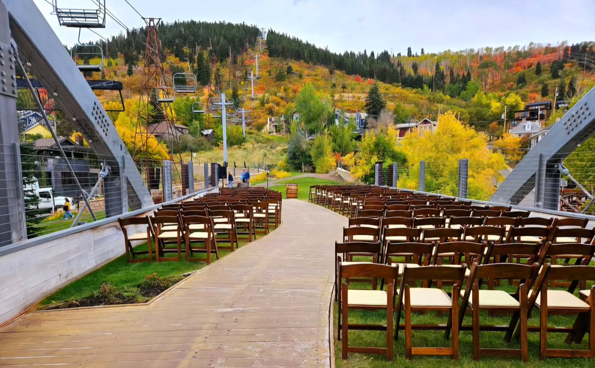 AllOutEvent's tweet image. A gorgeous location for a ceremony!💍 The fall colors make for the perfect backdrop🍂
.
.
.
#AllOutEvent #rentalcompany #utaheventplanner #nature #fallceremony #parkcity #eventideas #eventinspo #utah #eventplanning #wedding #fallcolors