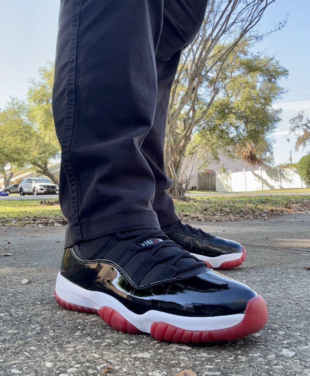 b_izhere's tweet image. A little late to #FireFridays but we here! Also s/o to @JerLisa_Nicole for a great #BHMKOTD25. Always amazing to see y’all’s collections tied to meaningful stories!!✌🏼#kotd #yoursneakersaredope #wearyourkicks #sneakerhead #kicks #airjordan #airjordan11