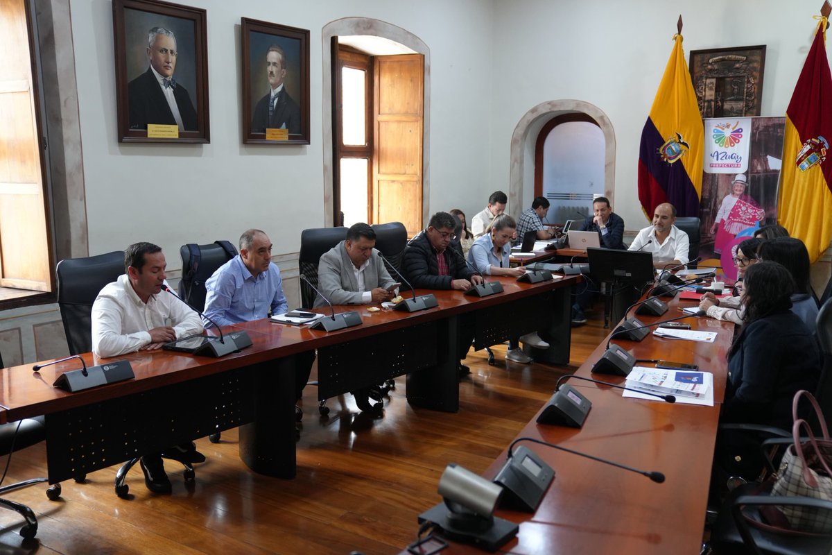 AzuayPrefectura's tweet photo. #Construimos un Azuay para el futuro. 🛣️
📚En Sesión Ordinaria del Consejo Provincial del Azuay se aprobó por unanimidad, en primer debate, la actualización del Plan de Desarrollo y Ordenamiento Territorial (PDOT) 2024 – 2030.
#TransformamosVidas
#JotaLloretPrefecto https://t.co/2zYAtwoDoM