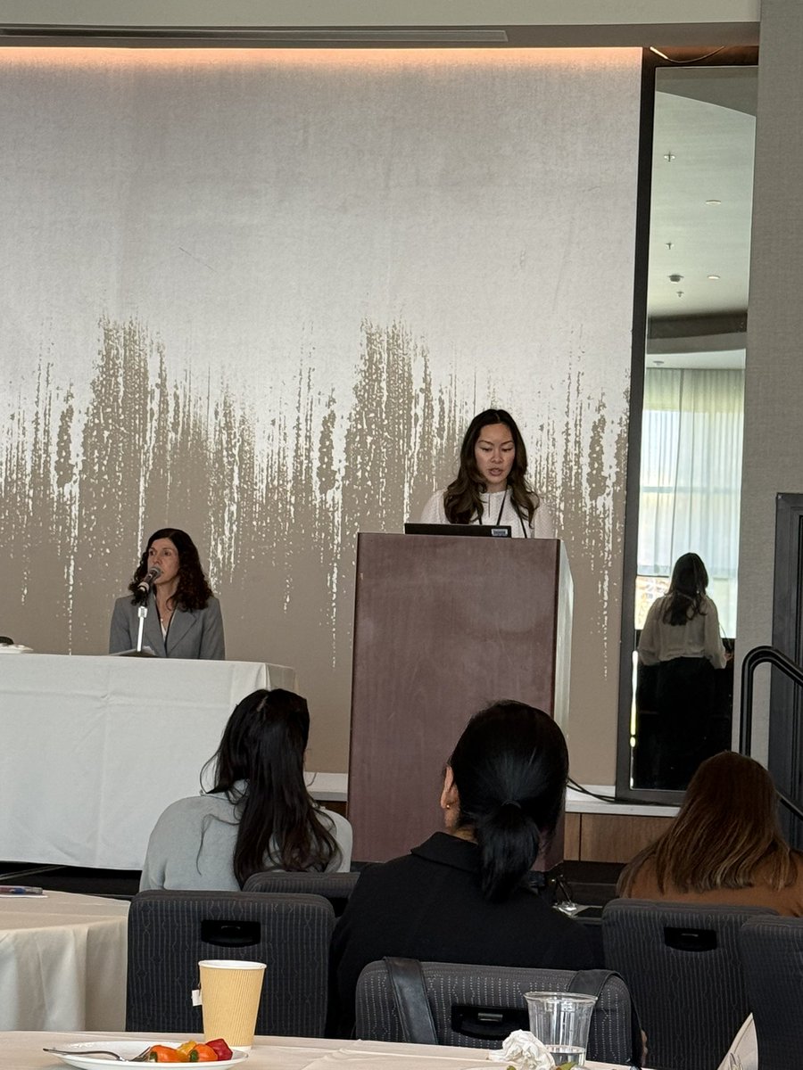 HHampel1's tweet image. Kathryn Reyes presenting alternative service delivery models at the @cityofhope Cancer Genomics Bootcamp.
