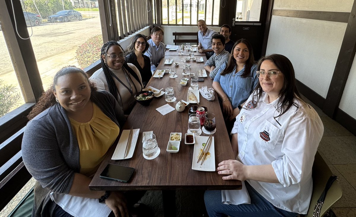 yogagirldd's tweet image. Celebrating the @MDAndersonNews #RadOnc #fellows today ☢️ #NationalThankAResident /Fellow Day 🍣 🍱 🍧 Grateful to work with this amazing group! @BadrIdsaid @hysr_ly @TSKanala