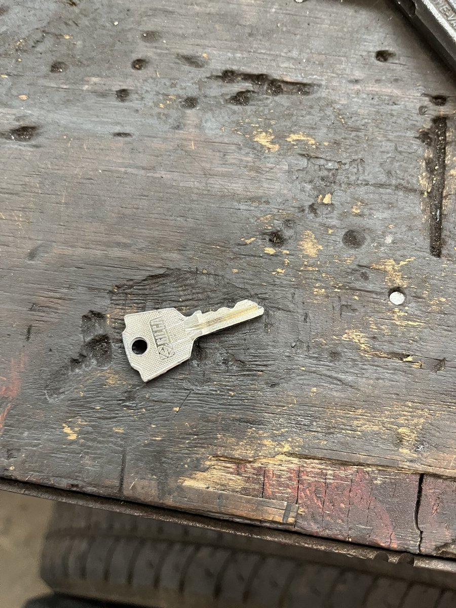 Wil je op vakantie, blijk je een lekke band te hebben. Snel naar Profile. Blijkt er een sleutel in m’n band te zitten. Hoe dan??? Gelukkig snel geholpen en wij lekker onderweg.