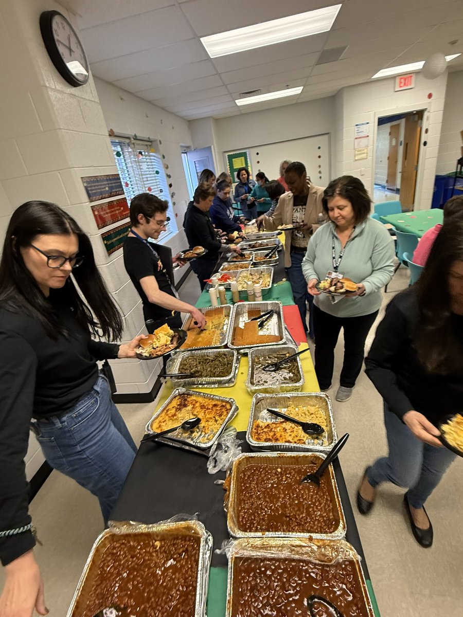APpearceJWMS's tweet image. Today’s luncheon was a great way to end #BlackHistoryMonth because JW staff is simply the best! And just like that, tomorrow is March! How? #ROARing 🐆