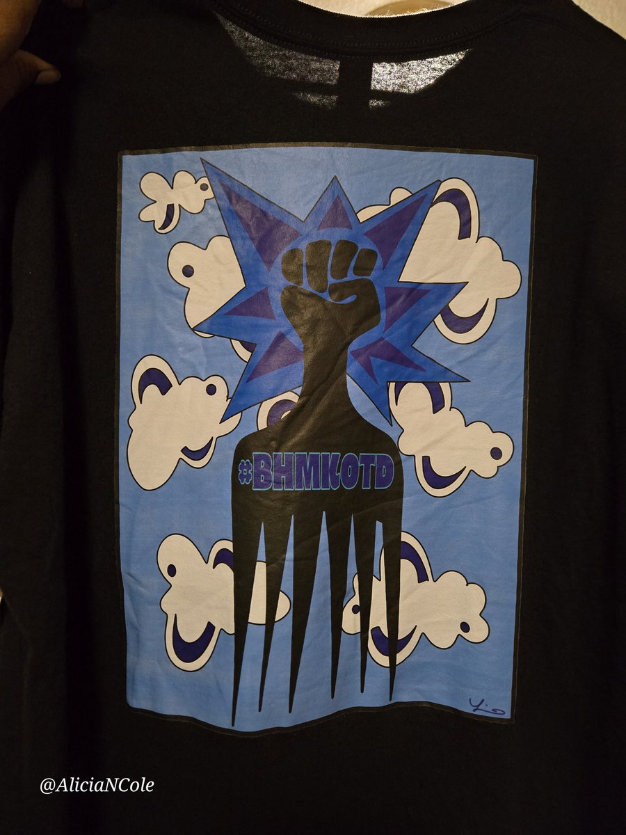 AliciaNCole's tweet image. @JerLisa_Nicole you outdid yourself this year for #BHMKOTD25 🎉
Really enjoyed everyone&apos;s shoe pics! 🥰😍
 Always a fun time hanging with you when you&apos;re in H-Town! Thanks for the awesome shirt, hair-pick ✊🏾, and key-chains. Can&apos;t wait to do it again, 2026! 🙏🏾🫶🏿