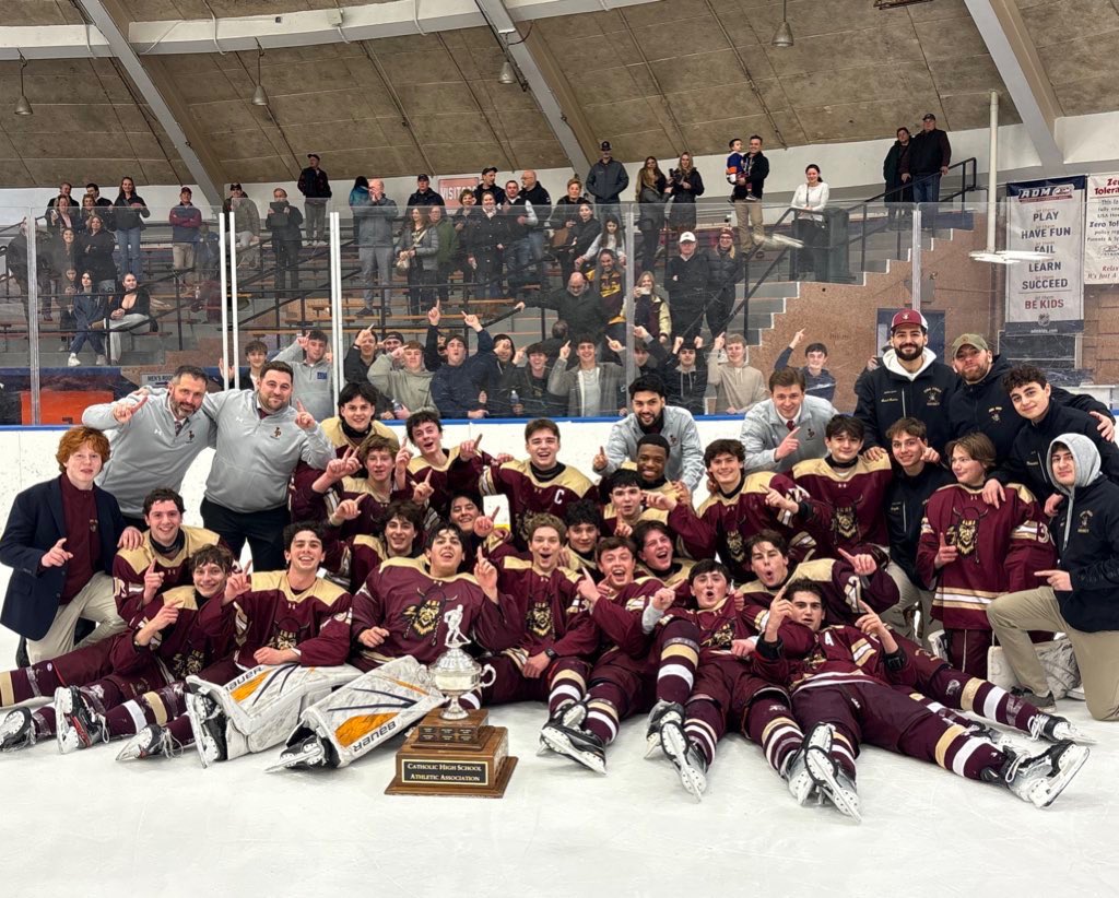 IonaPrep_Hockey's tweet photo. The new maroon and gold standard!
#IPHockey
#GoGaels
#Since08 https://t.co/WLdjM9nsWH