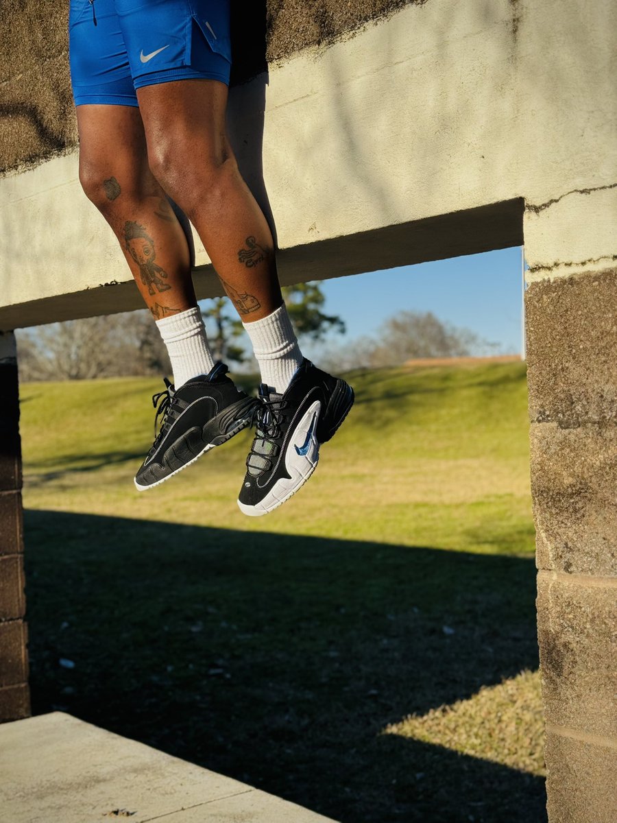 jerktherobot's tweet image. I’m unsure if @JerLisa_Nicole’s #BHMKOTD challenge makes it Easier or Harder 2pick my #KOTD, but either way it’s always fun participating so ThankU for that. Now Let’s get ready for March Maxness!!
For Day 28
“Ghetto Garden”
Air Max Penny 1
‘Orlando’
#BHMKOTD25