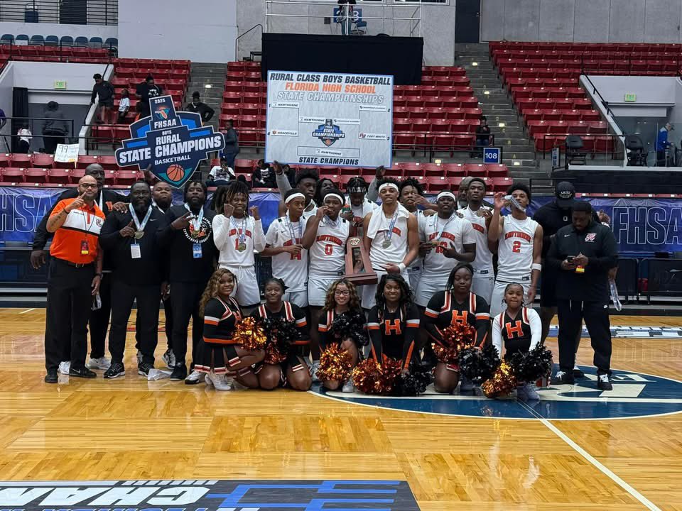 MATTSURRENCY's tweet image. State Champs!
@HawthorneHoops @HMHSHornets #FHSAA 

@CoachBowie_HHS @CIngram_85