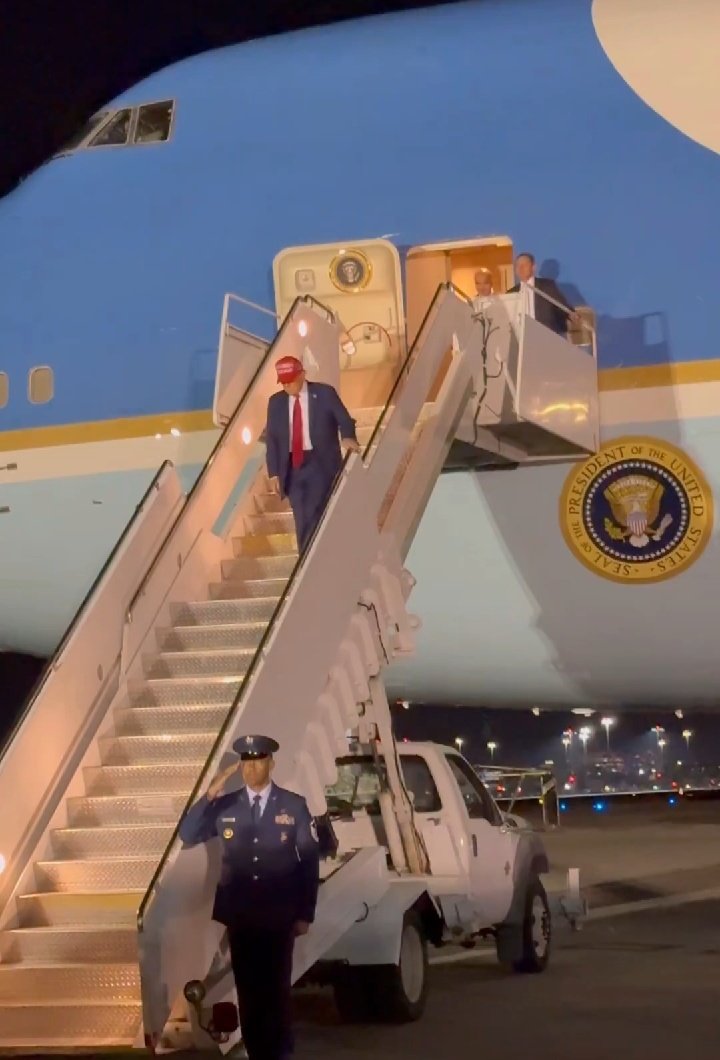 🔴⚪🔵🔴🔵⚪🔴⚪🔵🔴⚪🔵
Time for a FAST FOLLOW TRAIN
Let's Repost this post over 100 to get 100 plus FOLLOWERS #MAGA 
🇺🇸🇺🇸 LET'S GO #TrumpTrain
 Welcome back President Trump 
🔴⚪🔵#PresidentTrump 🔵⚪🔴
