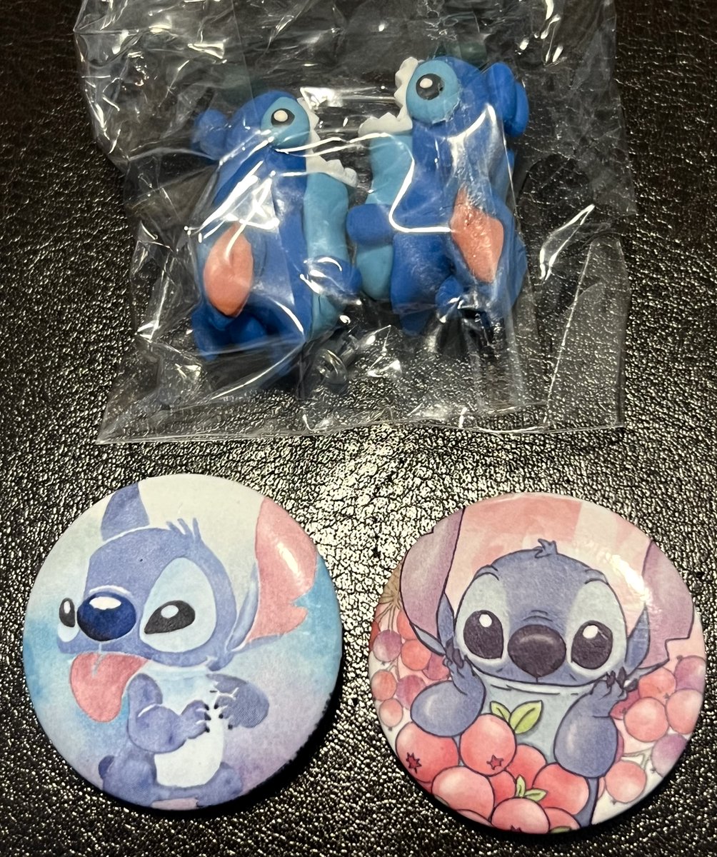 TeriE's tweet image. NEW Disney #Stitch Biting Ear Lobe Earrings &amp;amp; 2 Pinback 1" #LiloAndStitch Buttons GREAT for #BasketStuffers

#disneypinsforsale #disneyjewelry #disneyanimation #disneycharacters #funfashion #earrings #disneyearrings #disneypins #disneycollectibles 

ebay.com/itm/2671743300…