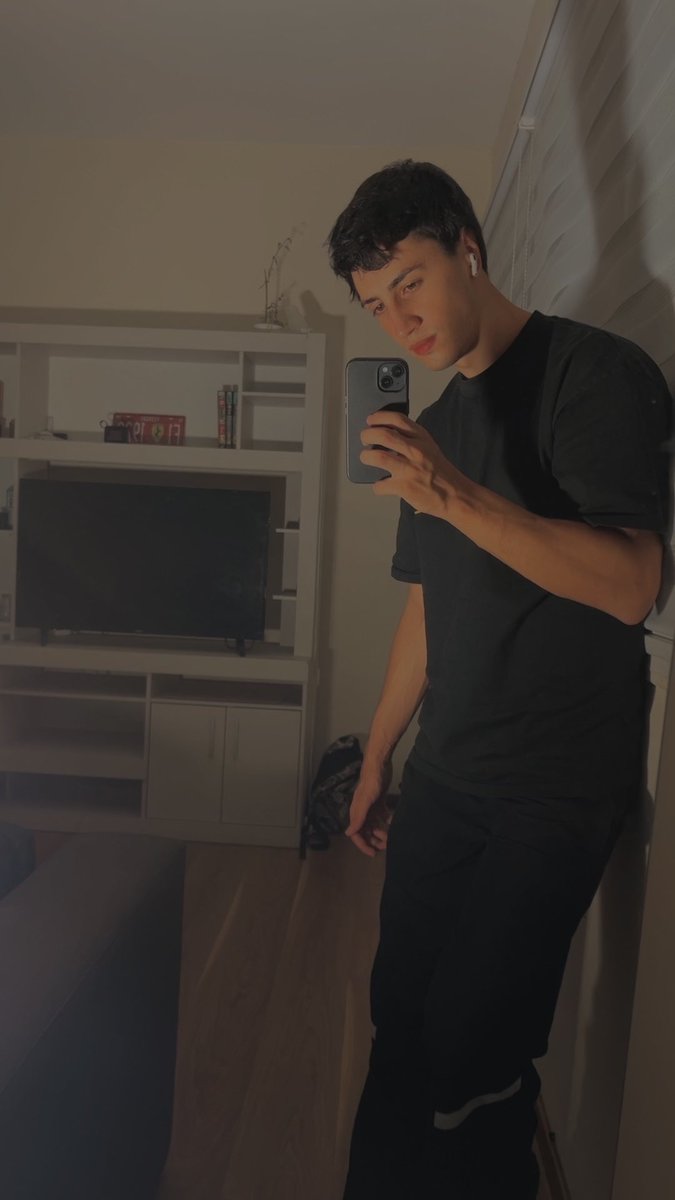 devvefps's tweet image. estoy gordo