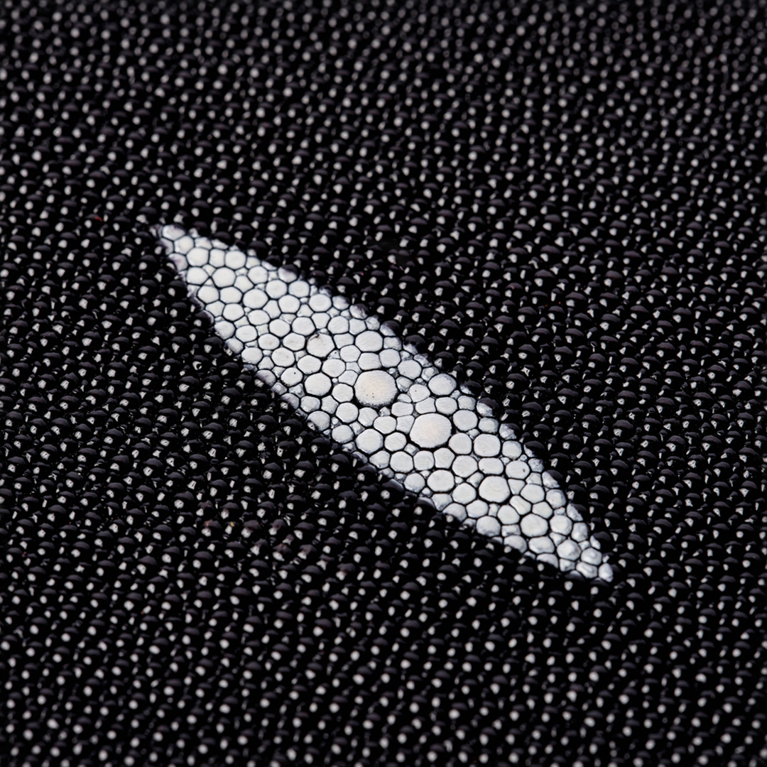 Buckle_Guy's tweet photo. We're thrilled to unveil our latest collection of premium exotic leather skins, ideal for elevating wallets, belts, handbags, footwear, and more with a touch of luxury. 

Swipe through to see our exotic options ➡️

Get Exotic Leather ➡️ https://t.co/DDY4DEL8NB https://t.co/w8g1oKpHuZ