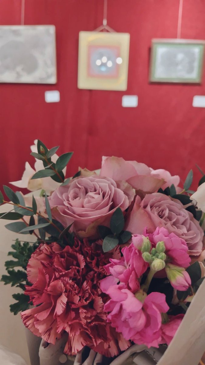 ご挨拶が遅くなりすみません。昨日で「恋する犬」展は無事に閉幕しました。真冬の寒い中ご来廊頂いた皆様に心から御礼申し上げます。おかげさまで心温まる素晴らしい展示会になりました。投稿を拡散、いいねをつけてくださりありがとうございました。次回は４月からの開催になります。お知らせは後程。