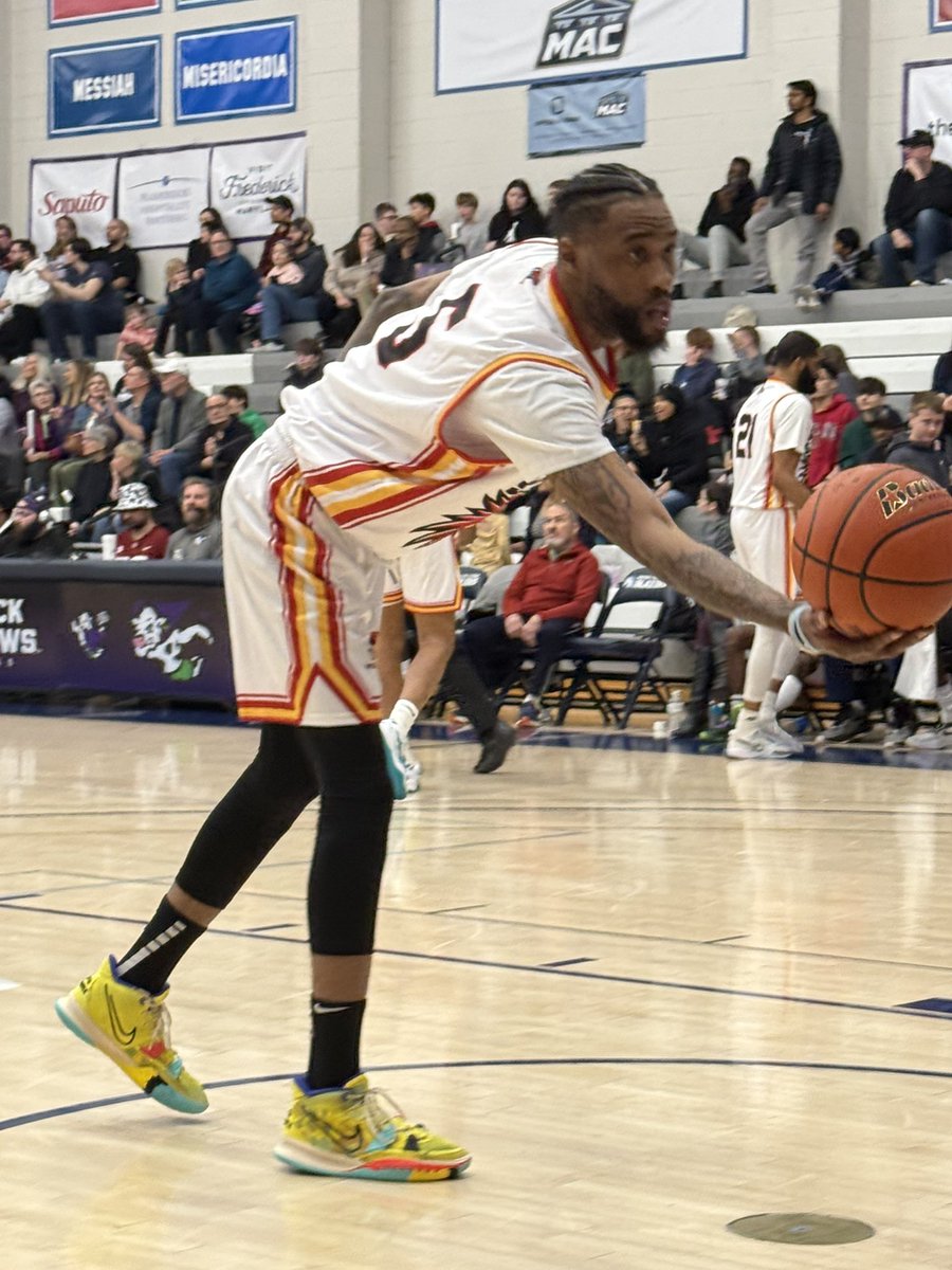 Checking in from Frederick, MD in the TBL as the Frederick Flying Cows <a href="/goflyingcows/">Frederick Flying Cows</a> take on the Capital Seahawks. 

Seahawks with a handful of former DMV stars we've covered over the years. 

Thanks to Cows GM Chris Jenkins for the hospitality!
<a href="/CJenks_1/">Chris Jenkins</a>