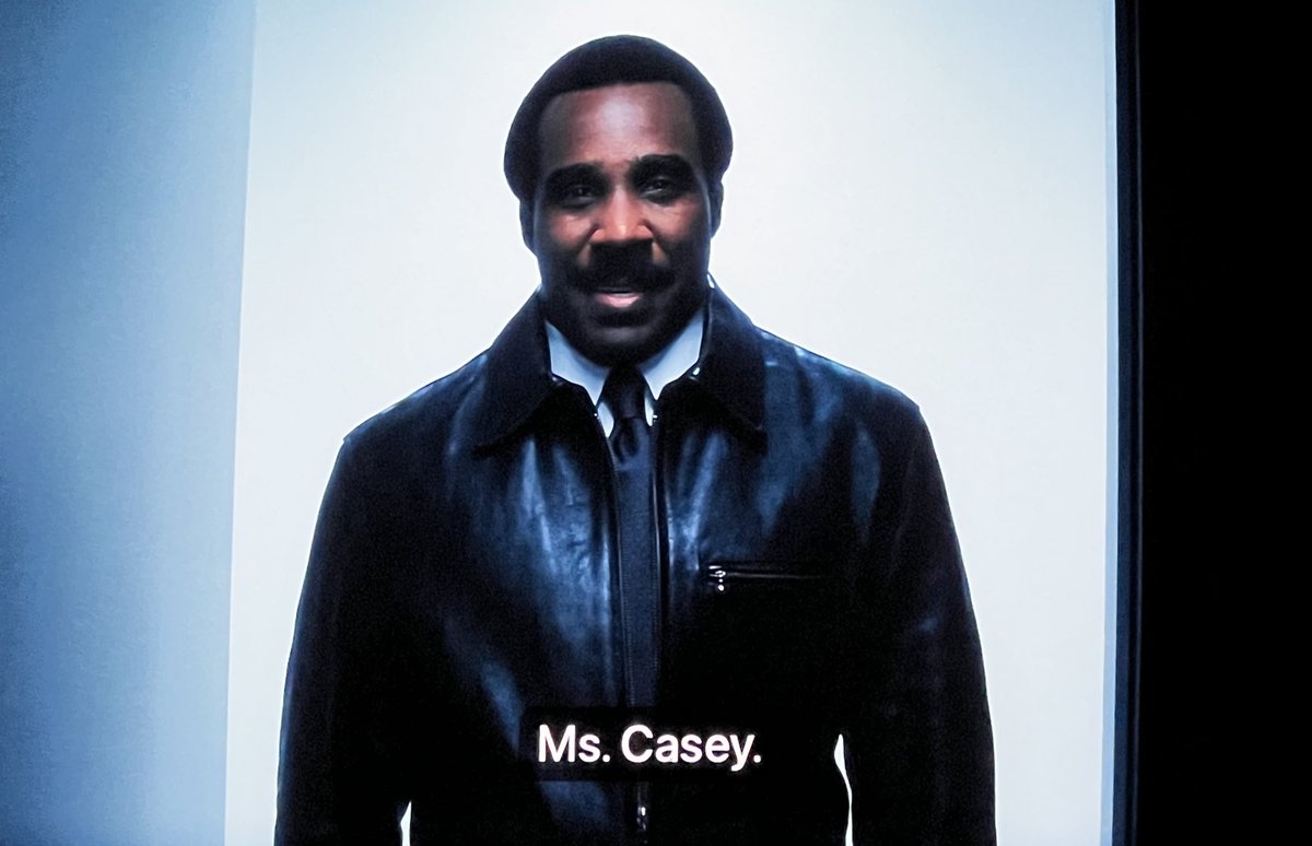 You know Seth was RUNNING to get Gemma/Ms Casey bc he has his outside jacket on
#Severence
#MrMilchik