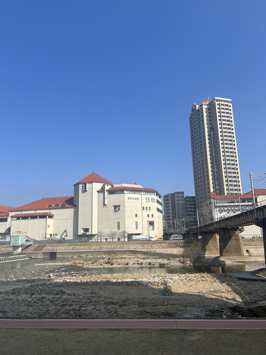 komada_prag's tweet photo. おはようございます！#宝塚市☀️ 雲一つない青空が���がっています！

本日から3月ですね。かなり暖かくなってきましたが、すでに花粉症🤧が辛いです　笑　本日も皆様良い1日を😊

#企業公式が毎朝地元の天気を言い合う 
#企業公式さんと繋がりたい
#企業公式相互フォロー https://t.co/oFhVrphx1R