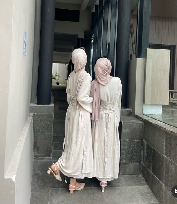fleumour_'s tweet image. matching outfits w/bestie!! model bajunya cakep cakep dan ga terlalu pasaran 🫶🏻✨