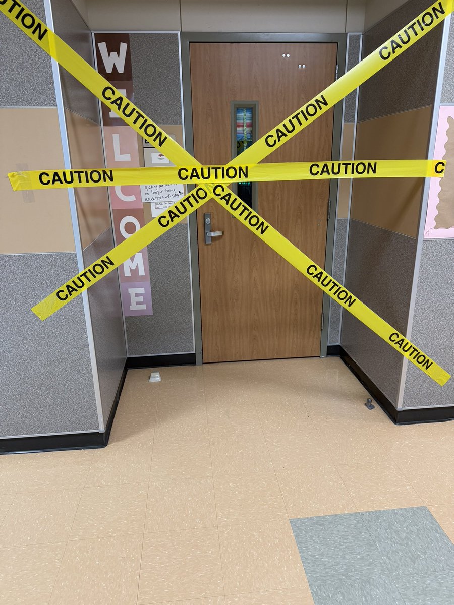 RodeoPalms's tweet image. Mrs. Crowell’s 7th grade MAP class solving Blunt Force Whodunnit? #solving