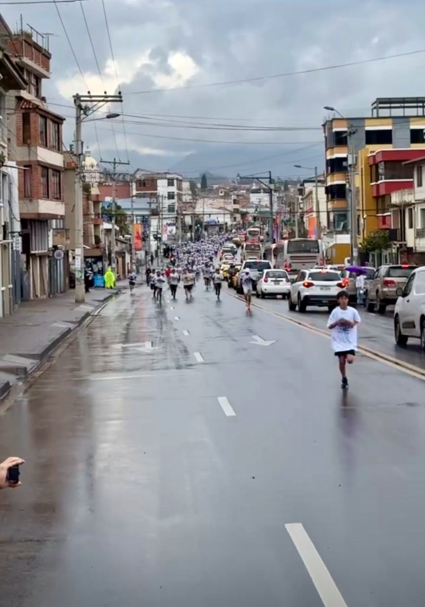 czamoramatute's tweet image. 🏃‍♂️💨 ¡Corrimos 2K con el #CampeónOlímpico y compadre @danielpintado1!

Cientos de personas participaron en la segunda edición de #ColorFest, la carrera más colorida del año. Felicitaciones a los ganadores: 🥇 Diego Arévalo, 🥈 Julián Juela y 🥉 Kevin Sirbi.

Esta es la ciudad que