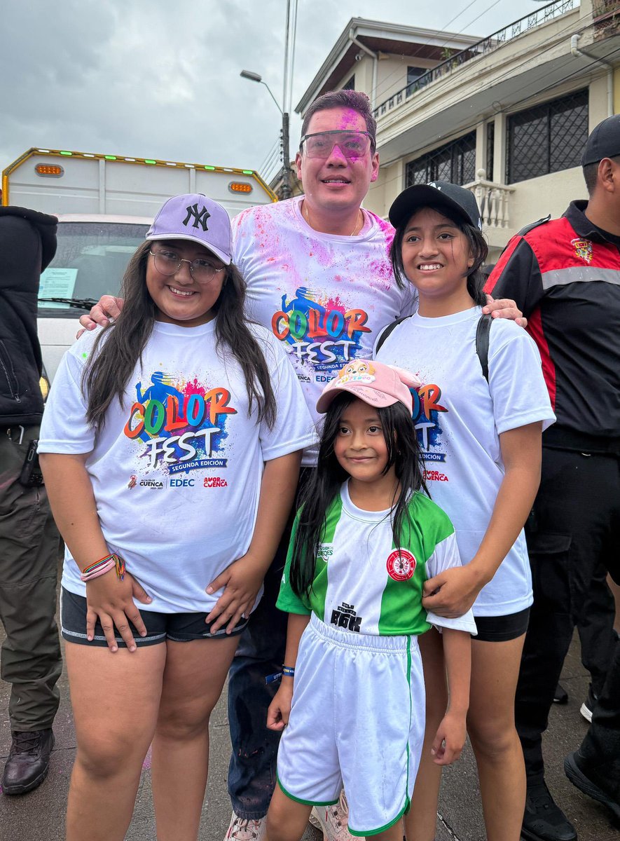 czamoramatute's tweet image. 🏃‍♂️💨 ¡Corrimos 2K con el #CampeónOlímpico y compadre @danielpintado1!

Cientos de personas participaron en la segunda edición de #ColorFest, la carrera más colorida del año. Felicitaciones a los ganadores: 🥇 Diego Arévalo, 🥈 Julián Juela y 🥉 Kevin Sirbi.

Esta es la ciudad que