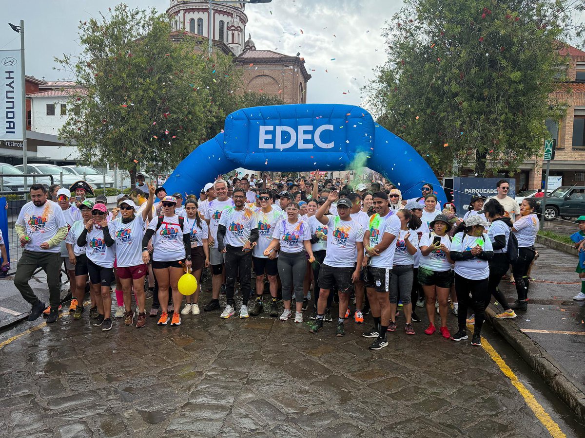 czamoramatute's tweet image. 🏃‍♂️💨 ¡Corrimos 2K con el #CampeónOlímpico y compadre @danielpintado1!

Cientos de personas participaron en la segunda edición de #ColorFest, la carrera más colorida del año. Felicitaciones a los ganadores: 🥇 Diego Arévalo, 🥈 Julián Juela y 🥉 Kevin Sirbi.

Esta es la ciudad que