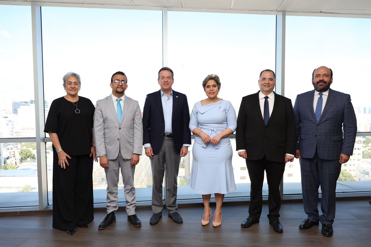 El ministro de <a href="/MIC_RD/">Ministerio de Industria, Comercio y Mipymes</a>, <a href="/itobisono/">Ito Bisonó</a>,  juramentó hoy a Víctor Rogelio Benavides Valerio como nuevo director ejecutivo de la Comisión Nacional de Defensa de la Competencia, <a href="/PCompetenciaRD/">ProCompetencia</a>, quien sustituye a Fior D’aliza Alduey Mercedes.

#LaNoticiaDigitalRD #Procompencia