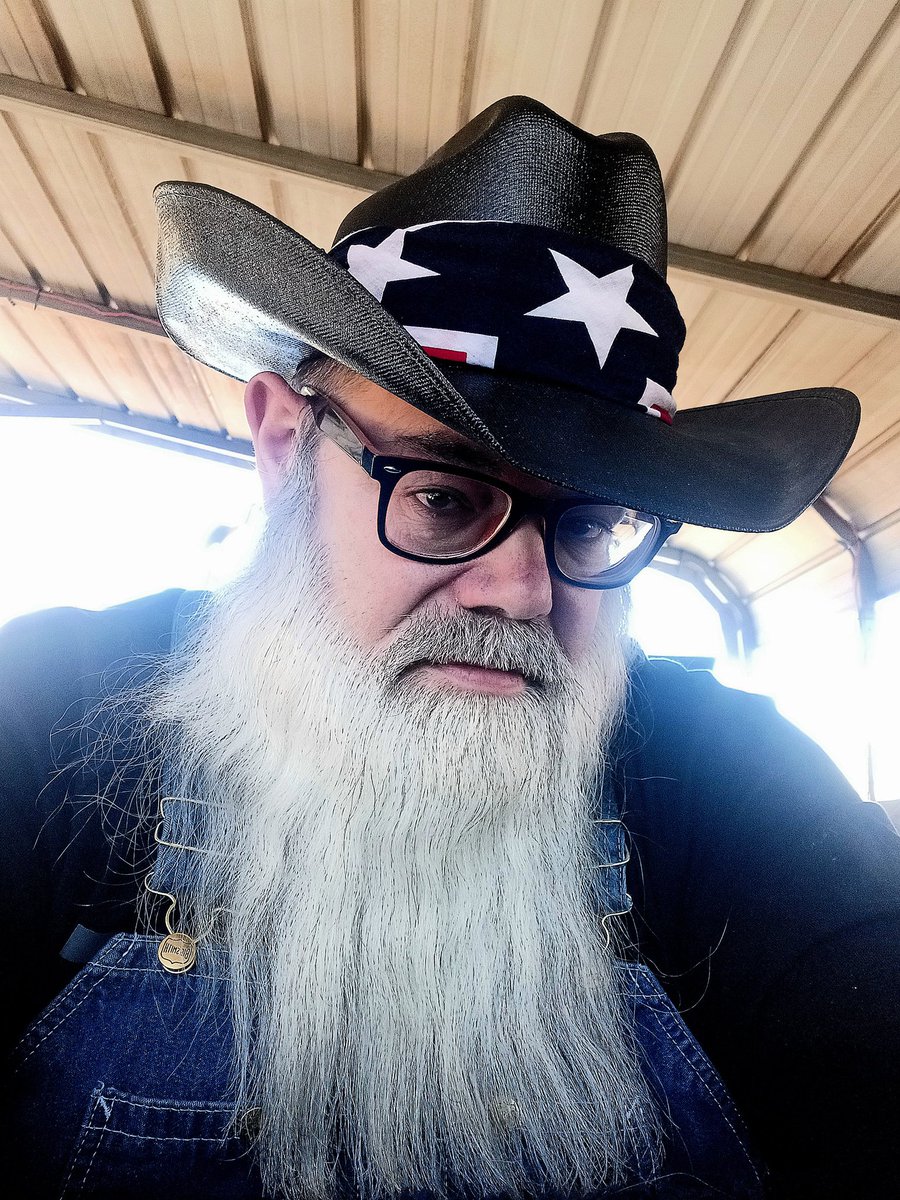 ReeceNeal's tweet photo. Just hanging out drinking some Beam and Smoking some BBQ ....Happy Friday MAGA family https://t.co/qhZP8KdmJx