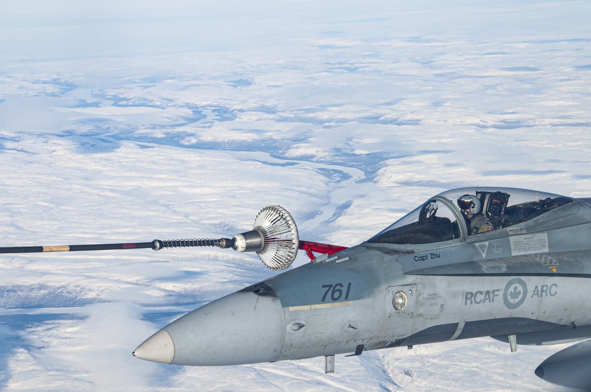 OperationsArc's tweet photo. Un CF-18 et un CC-150 Polaris de l’@ARC_RCAF effectuent un ravitaillement en vol au-dessus de l'#Arctique le 3 février lors de l'opération #NobleDefender, soutenant le rôle clé de la RC #NORAD dans la protection de l'Amérique du Nord. #NousMontonsLaGarde @NORADCommand #ARC https://t.co/difTgeAXfm