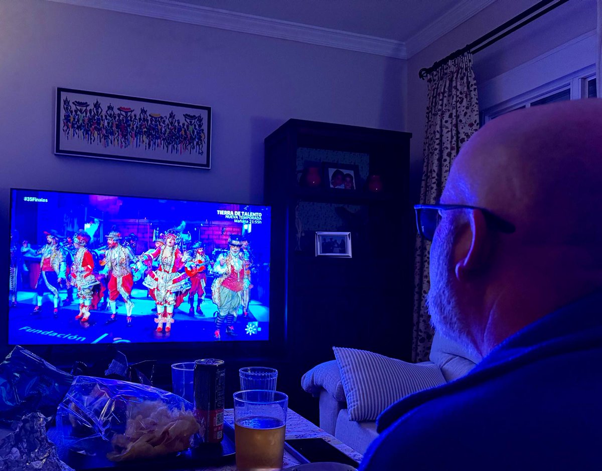 ¡Qué gran final estamos disfrutando!
Un abrazo a <a href="/canalsur/">CanalSur</a> desde Queen's Toilet.
#35Finales
#COAC2025FINAL