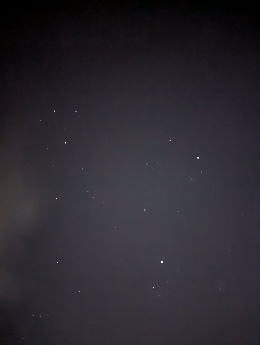 beerhunter74's tweet photo. My youngest is getting a bit excited with the #PlanetsAllignment tonight & has dragged me off the sofa to get a few pictures for her, so I've got my phone out & taken these for her. To be honest I'm not sure if I've got any Planets or just Stars, but she tells me I've got them. https://t.co/YmUnitN75j