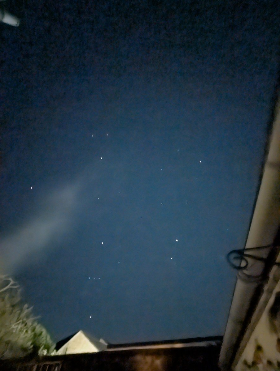 beerhunter74's tweet photo. My youngest is getting a bit excited with the #PlanetsAllignment tonight & has dragged me off the sofa to get a few pictures for her, so I've got my phone out & taken these for her. To be honest I'm not sure if I've got any Planets or just Stars, but she tells me I've got them. https://t.co/YmUnitN75j