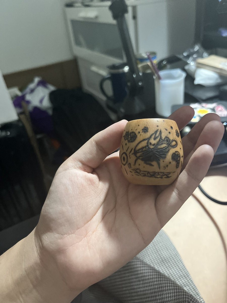 Tried pyrography for the first time today :0 was pretty hard to get consistent linework but I think they turned out ok!!

Made bug knight, hornet and sudowoodo

#pyrography #fanart