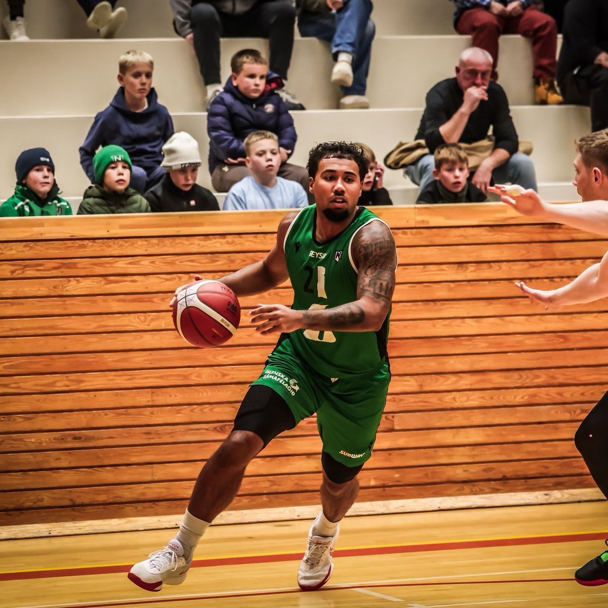 Outstanding performance delivered by Dwayne Lautier-Ogunleye who dropped 33 points in Njardvik's convincing win against Haukar  

🔢 33 pts I 2 rebs I 4 as 
🆚 Haukar 🏠
🏆 Premier League <a href="/kkikarfa/">KKÍ</a> 🇮🇸

#TangramSports
#FollowYourDreamsWithUs