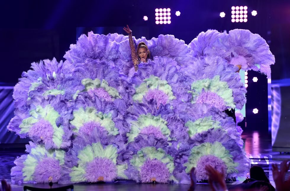 Milancdior's tweet photo. @lsodesigns JLo + her dancers wearing @lsodesigns during her American Idol Finale performance @JLo @lsodesigns 💟 https://t.co/wYR3PjEOez