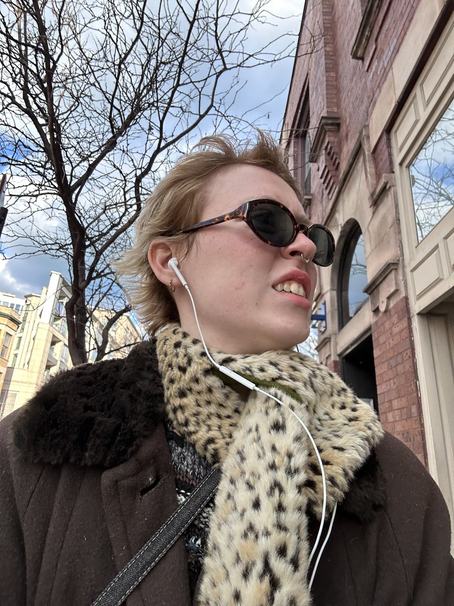 avidgaffawer's tweet image. so windy all of chicago can see my forehead #microbangs