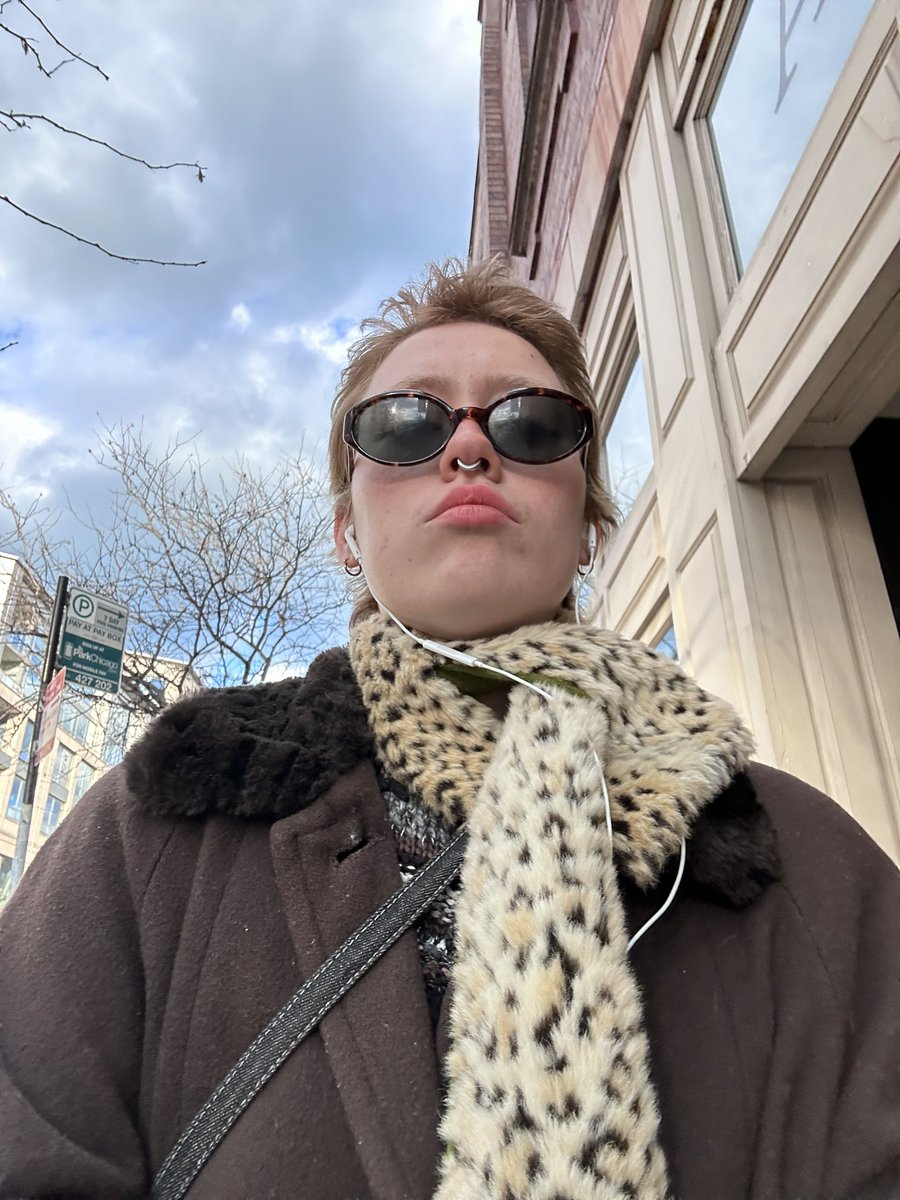 avidgaffawer's tweet image. so windy all of chicago can see my forehead #microbangs