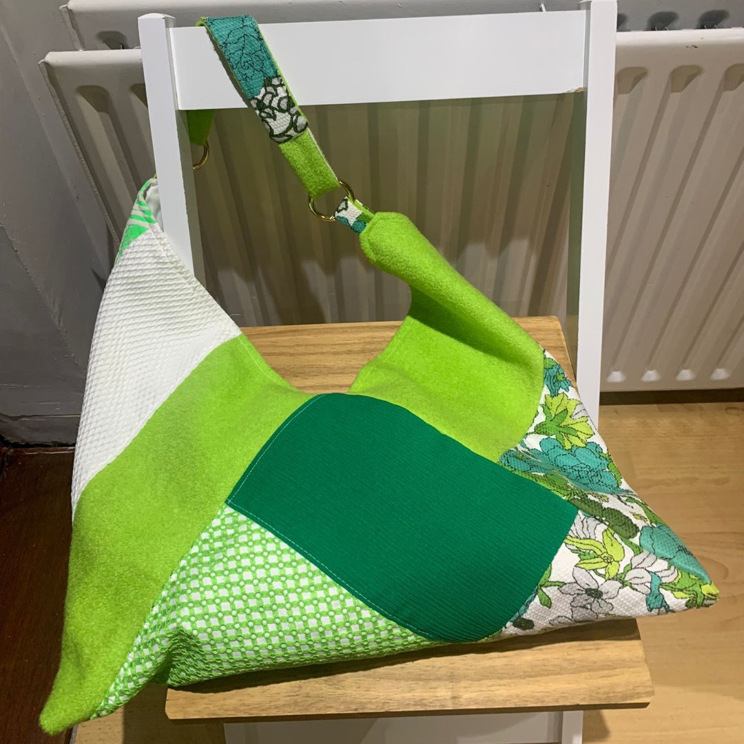 frecraft4uk's tweet image. #EcoFriendly #Upcycledbag #SlowMaking #CreativeSewing #MindfulMaking #NatureInspired #TextileArt #SewMuchLove #Handmade #GreenAndWhite #FabricStories #ToteBag #origamibag #shoulderbag #ArtOfTextiles #FloralAesthetic #stylishbag #oneofakind #uniquedesign #vintage #brightcolor #bag