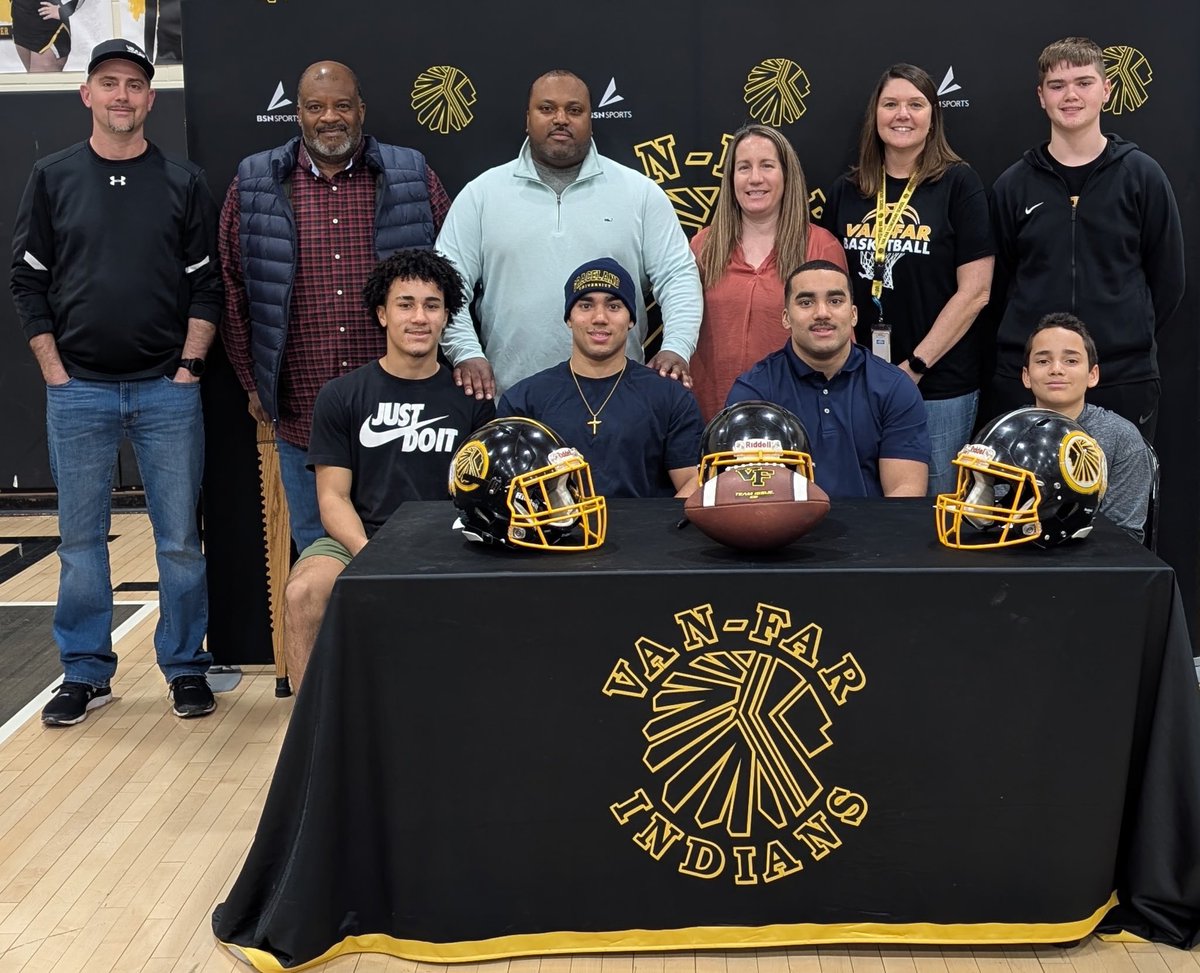 MalikDouglas34's tweet photo. Signed and ready for Graceland FB 💯

@CoachRoss_FB @ChrisDuerr @CoachKoppelmann @CoachStaback @ColeMallan @TysonWDouglas @CaydenDouglas30 @JeremyJacob88 https://t.co/7eOaoFG0ft