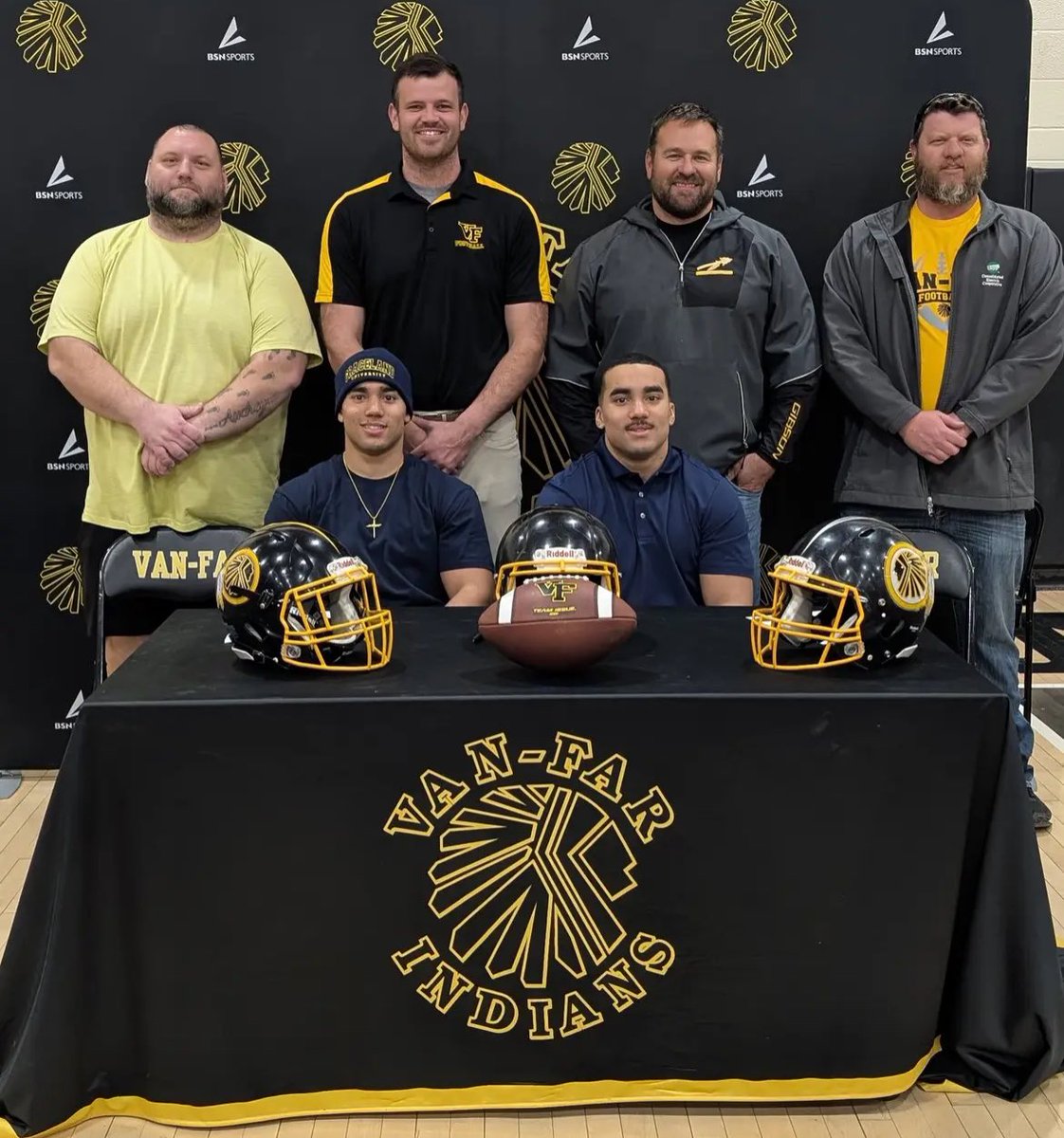 MalikDouglas34's tweet photo. Signed and ready for Graceland FB 💯

@CoachRoss_FB @ChrisDuerr @CoachKoppelmann @CoachStaback @ColeMallan @TysonWDouglas @CaydenDouglas30 @JeremyJacob88 https://t.co/7eOaoFG0ft