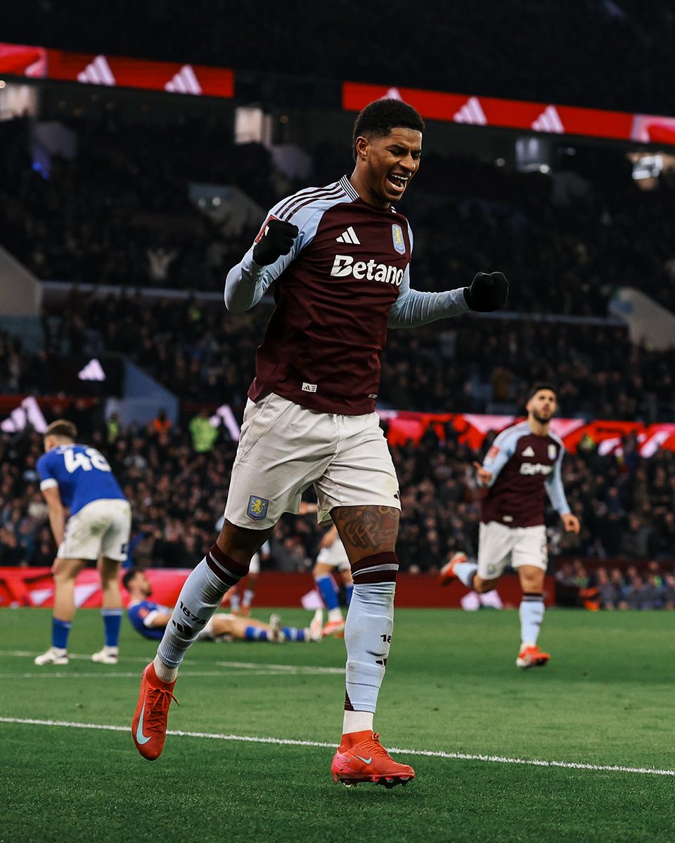 AVFCOfficial's tweet photo. This pair's last two games at Villa Park:

⚽️⚽️⚽️⚽️ - Marco Asensio
🅰️🅰️🅰️ - Marcus Rashford https://t.co/22queuBGdT