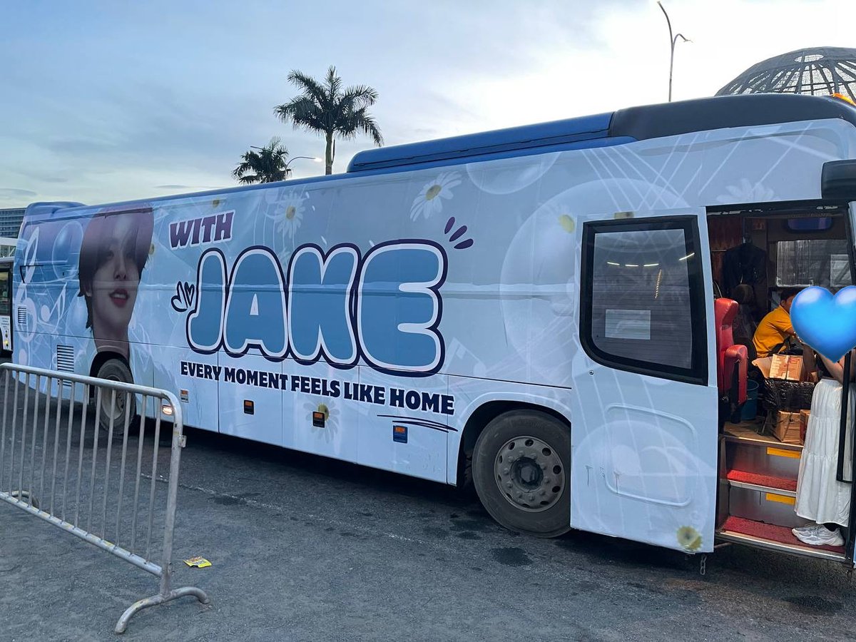 jakeupdateteam's tweet photo. IKEUBUS is on the road to Walk The Line in Bulacan! Keep your eyes peeled, snap a pic when you spot it, and don't forget to tag us! See you ! ππΌ
#JAKE #μ μ΄ν¬ #ENHYPEN_JAKE
#μνμ΄ν_μ μ΄ν¬ #LoveNotesByJake
#WALKTHELINE_IN_BULACAN
#WalkWithJakeInBulacan