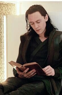 HiddlesAn's tweet photo. Knowing I lov'd my books, he furnish'd me From mine own library with volumes that I prize above my dukedom.

The Tempest, A1 S2 

#TomHiddleston #Loki #ShakespeareSunday https://t.co/z0OJXSKTMn