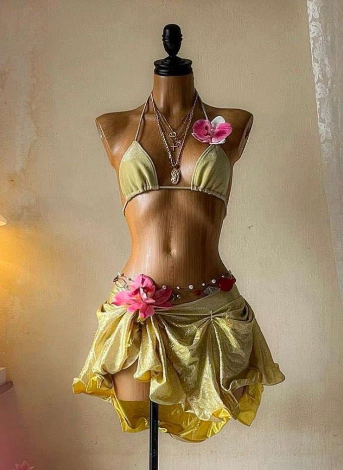 hyunaworship's tweet image. HYUNA IN THIS!!! SOMEONE DRAW HYUNA IN THIS!!