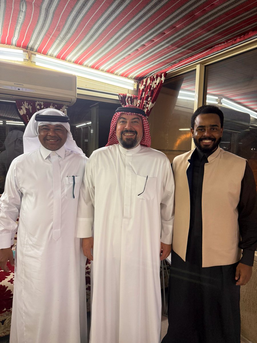 الغالي الشيخ د طلال الفهد و العم عبيد زايد العنزي و الاخوان وليد أمان و أنور الكندري و مشعل العازمي في ضيافة الدكتور خالد هوساوي وأبنائه الدكتور وسيم والدكتور وفي 
عائلة كلها دكاترة ما شاء الله و أهلاوية عن بكرة أبيها💚🤍
شكراً من القلب لأخوي الغالي د خالد أبو وسيم على كرم