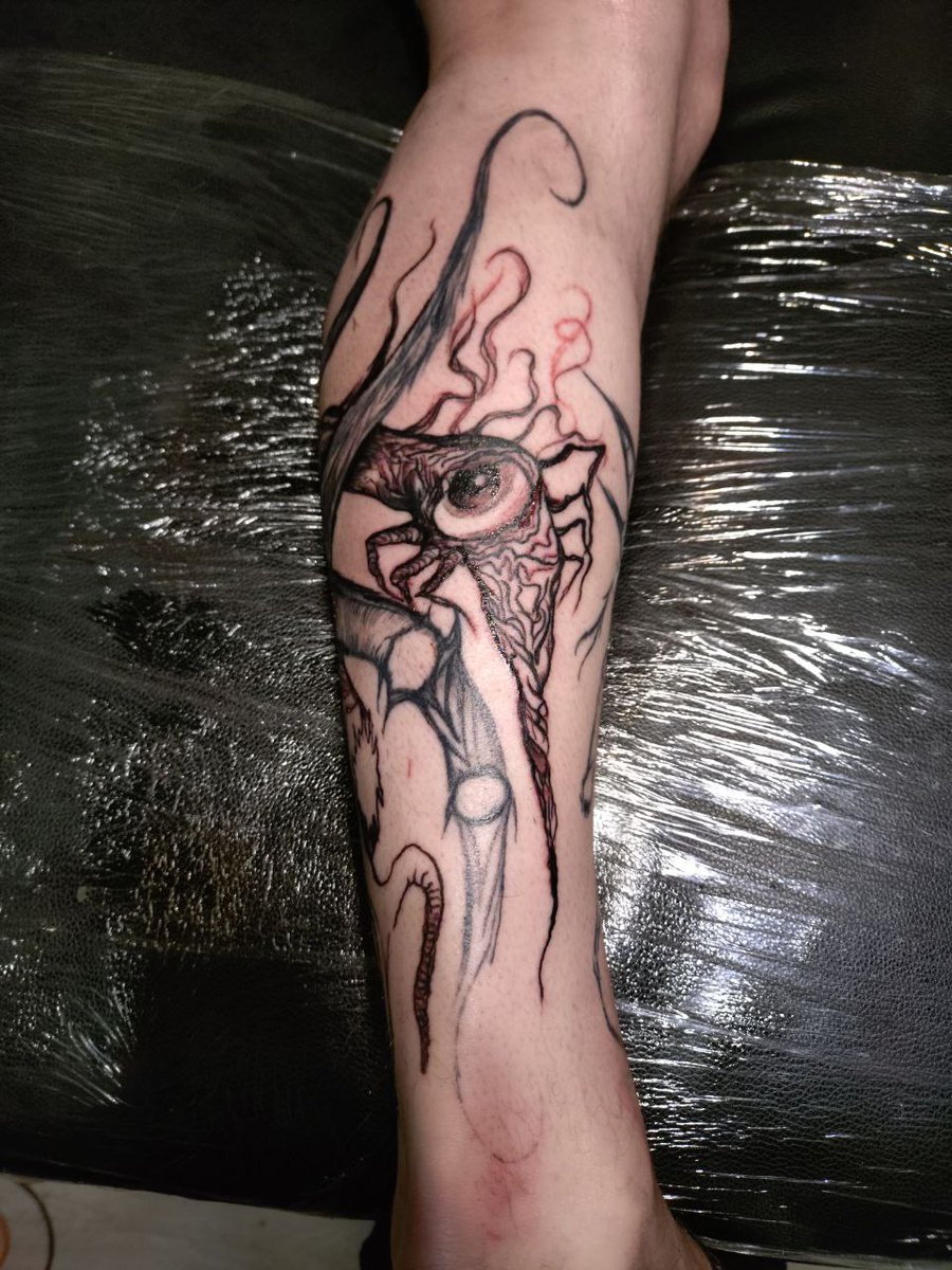 My leg is an absolutely fucking sick piece of 100% original dark psychedelic art, like is there any other way to do it!? Still one or two sessions for it to be finished, and then we need to brew up new ideas. Tats are fucking fun!