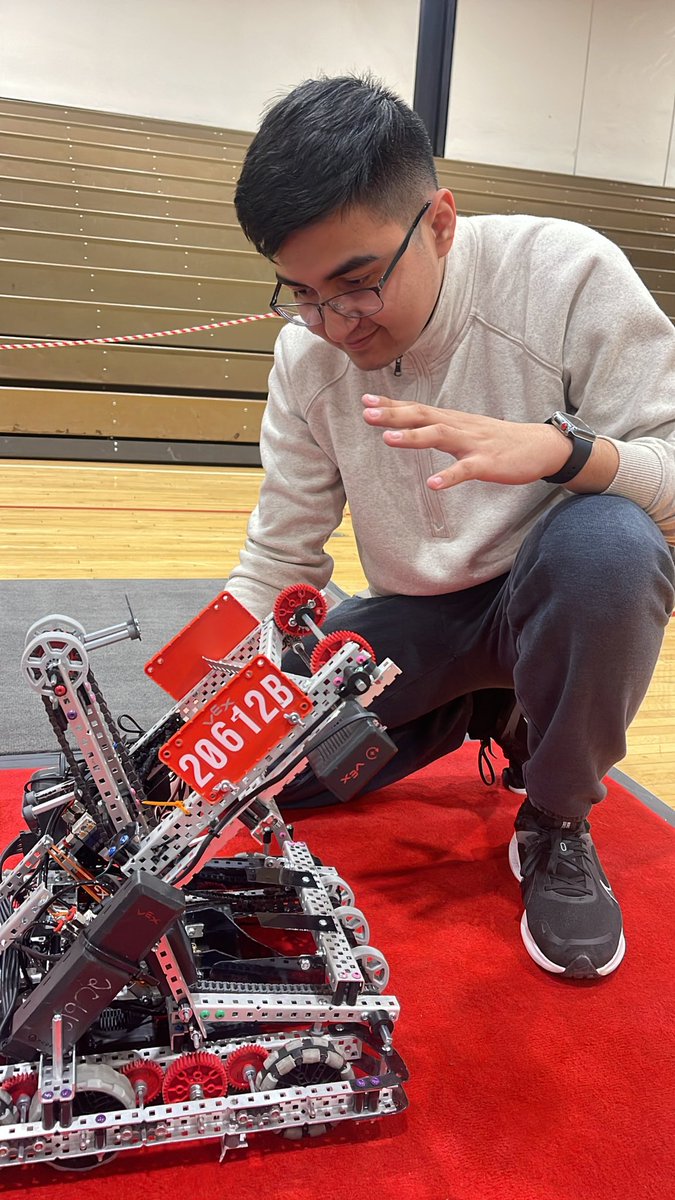 Day 1 of #VEX State Competition!
Blaze on Blazin’ Bots! ⚙️🔥
<a href="/DrNavarre/">Supt. Lenell Navarre</a>