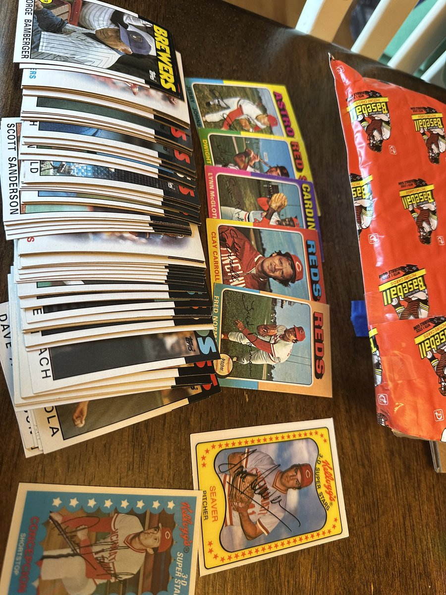 Great mail day from <a href="/jj9892454/">J. J.</a>, Jason’s always a great trade partner and he uses these sweet bubble wraps!  Down to 21 for a 6th 1986 Topps set if anyone else can trade.